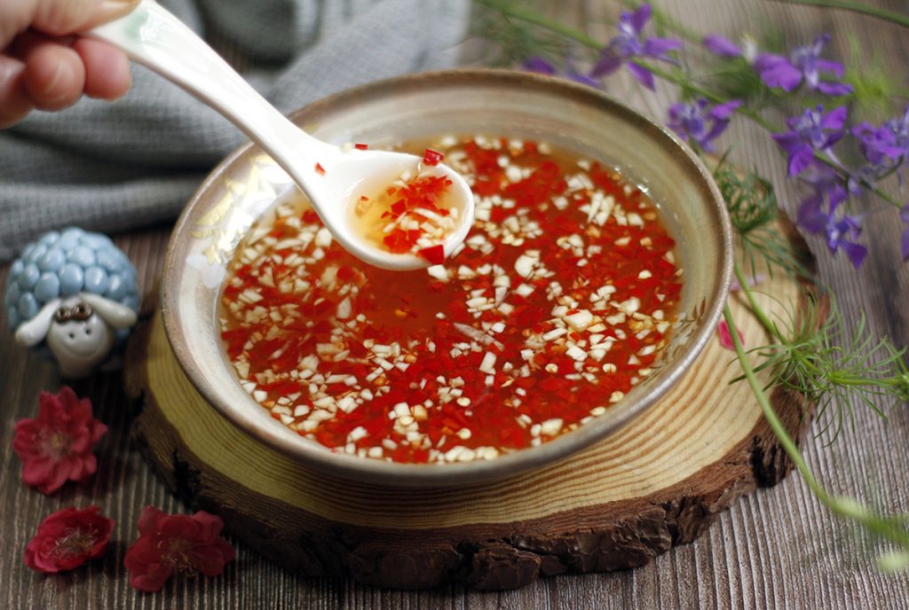 Hướng dẫn cách pha nước mắm tỏi ớt