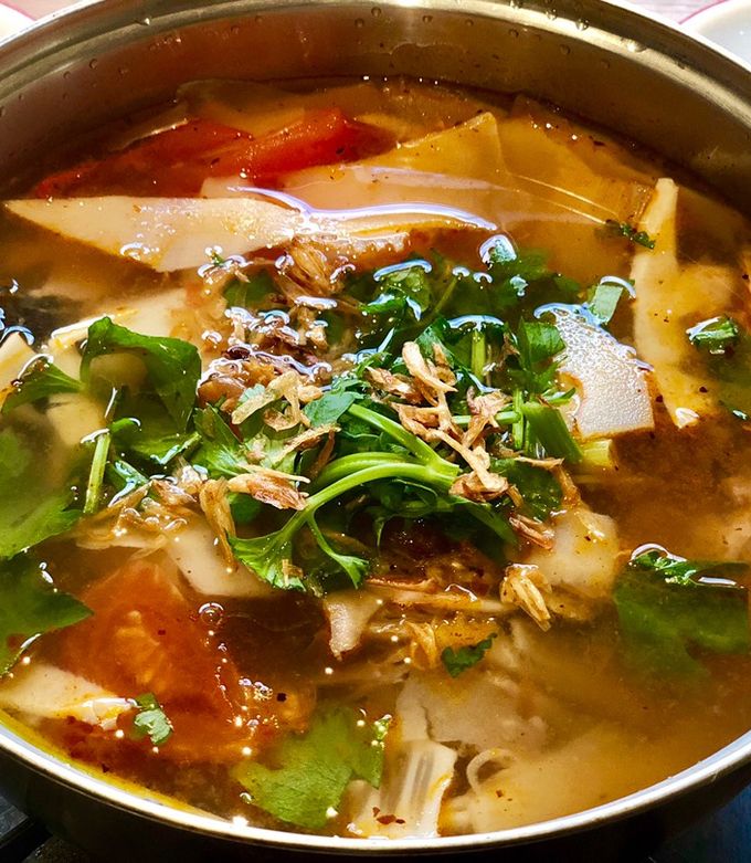 Cách nấu lẩu cá chép giòn măng chua – Ngon bùng vị trong nồi